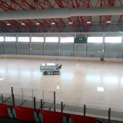 FOTOGALERIE / Patinoarul din Târgu Secuiesc a fost finalizat. Iată cum arată arena