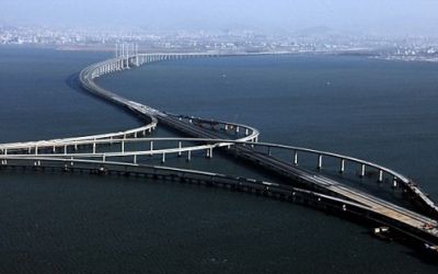 VIDEO / Bucuria șoferilor din China. A fost inaugurat cel mai lung pod maritim din lume