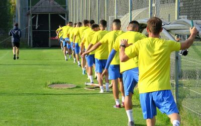 Paradoxul fotbalului românesc. Fotbaliștii nu mai rezistă în cantonament, dar se plictiseau și acasă