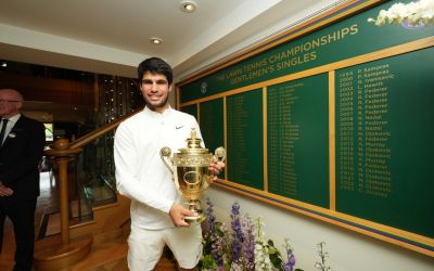 Sir Alcaraz ! Spaniolul Carlos Alcaraz a câștigat turneul de la Wimbledon în fața lui Novak Djokovic