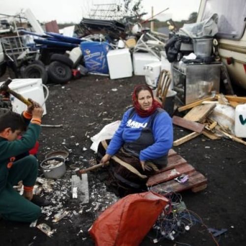 Tabere de romi demolate sub pretextul că reprezintă un pericol pentru Turului Franţei