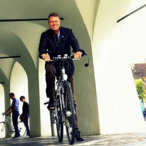 Președintele-sportiv Klaus Iohannis: ciclist, tenismen și pasionat de trekking