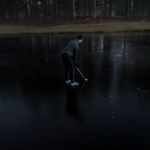 VIDEO / Golful pe gheață nu e o idee bună 