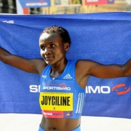 Joyciline Jepkosgei bate bariera de 30 de minute pentru o cursă de 10 kilometri pe șosea