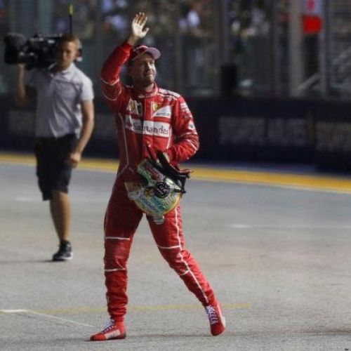 Vettel la Singapore, ca acasă. Germanul pleacă din pole-position și amenință șefia lui Hamilton