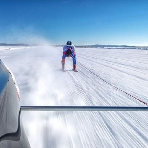 VIDEO / Un experiment extrem: record mondial de viteză pe schiuri