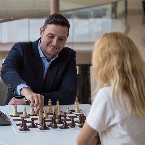Interviu cu Andrei Murariu, mare maestru internațional de șah, despre situația acestui sport în România și beneficiile șahului : Un computer nu poate înlocui complet antrenorul