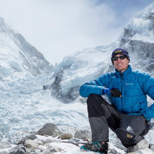 De la un gât rup la record mondial în alpinism: australianul Steve Plain