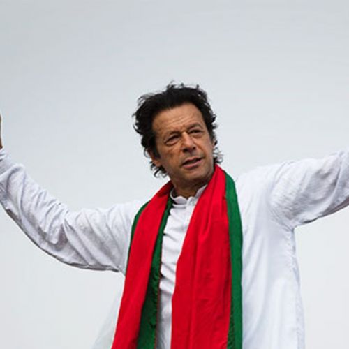 Sportul, propulsor pentru politică: Fostul jucător de crichet Imran Khan, ales prim-ministru al Pakistanului