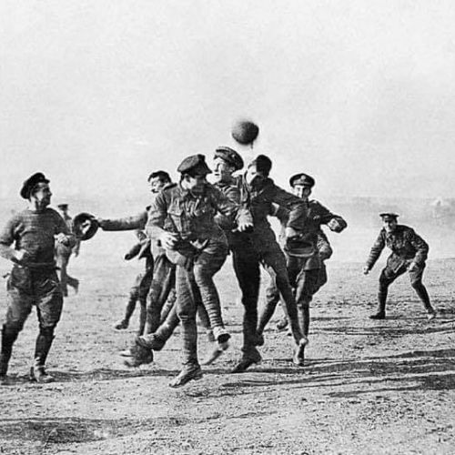 Special de Crăciun/ Ziua în care soldații de pe Frontul de Vest din Germania au lăsat armele jos și au jucat fotbal