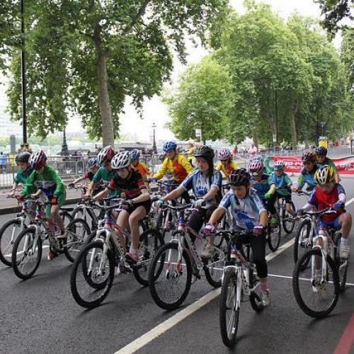 Autoritățile britanice investesc peste 20 de milioane de euro în programe pentru popularizarea mersului pe bicicletă