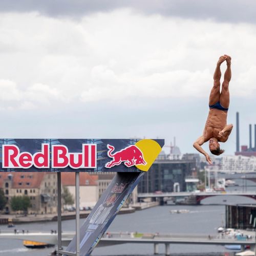Constantin Popovici a câştigat a doua etapă din Red Bull Cliff Diving