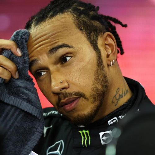 Lewis Hamilton, în război cu Federația Internațională de Automobilism din cauza unui piercing