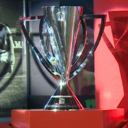 Trofeul Superligii, o creație specială, prezentat la Muzeul Fotbalului sub privirile a numeroase vedete