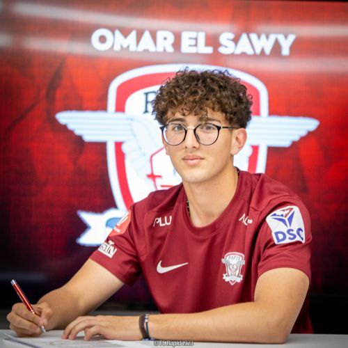 VIDEO / Tânărul fotbalist Omar El Sawy a semnat cu Rapid